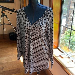 Comfortable long sleeve, mud pie shirt wear with a pair of leggings